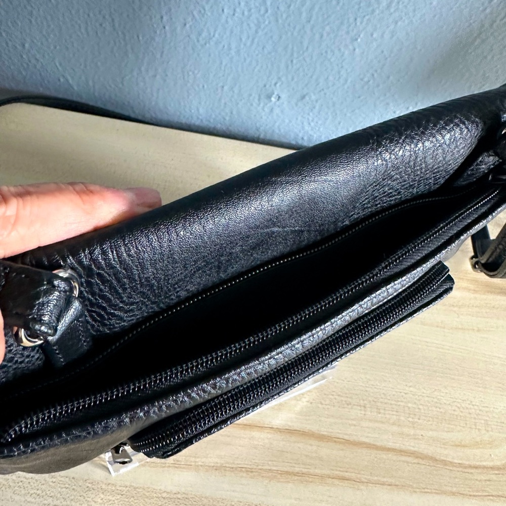LAURA SCOTT black Crossbody bag. - Picture 7 of 10
